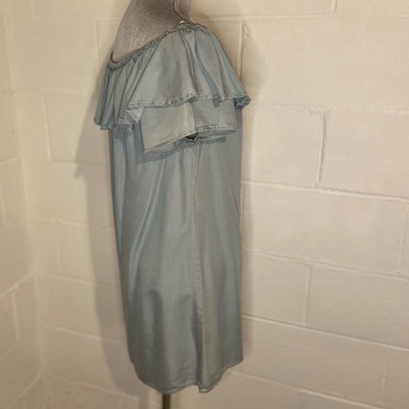⭐️Free Heart by Stitch Fix Light Blue Denim Ruffle Off-Shoulder Dress Sz small - Picture 3 of 8